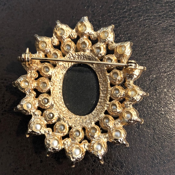Vintage pearl and onyx pin - Picture 3 of 3